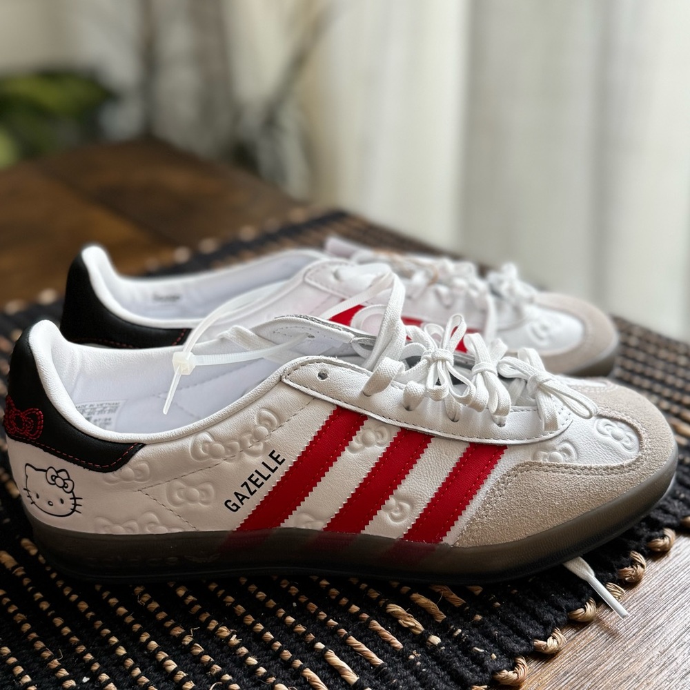 Hello Kitty  x Adidas Collab Gazelle Sanrio